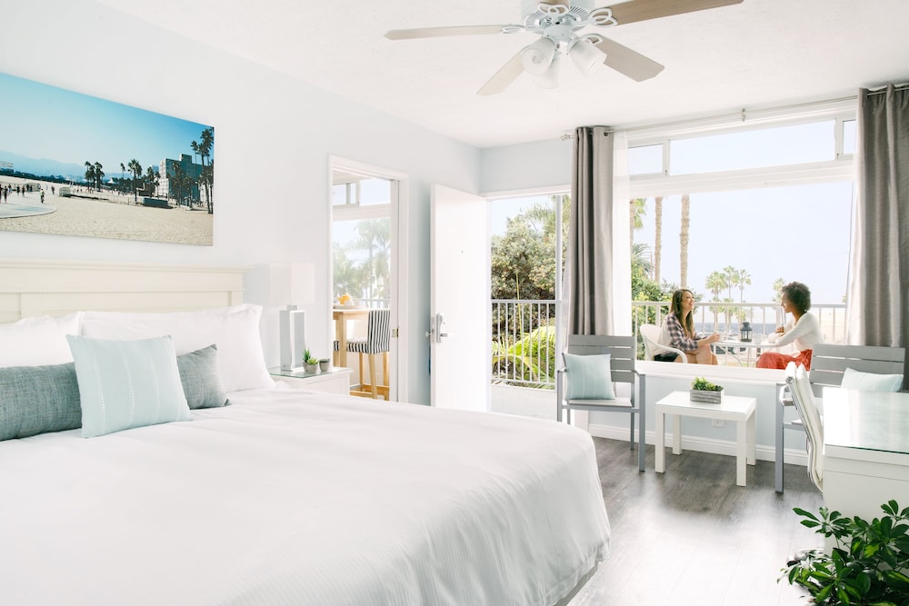 Bayside Hotel - photo 2