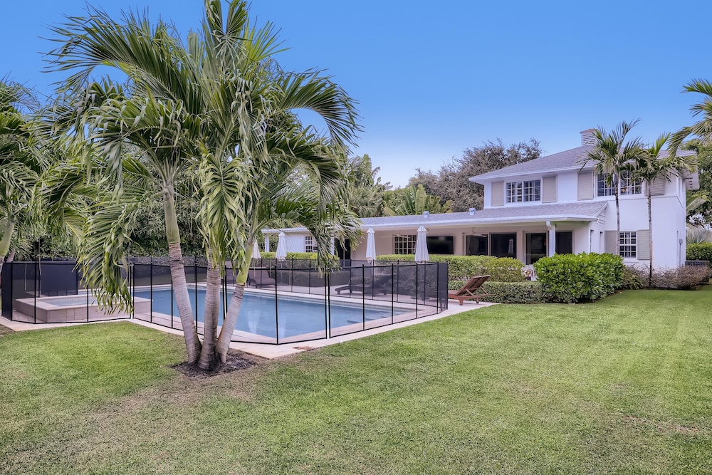 Banyan Cove 4bd 4.5ba Private Pool and Parking - photo 13