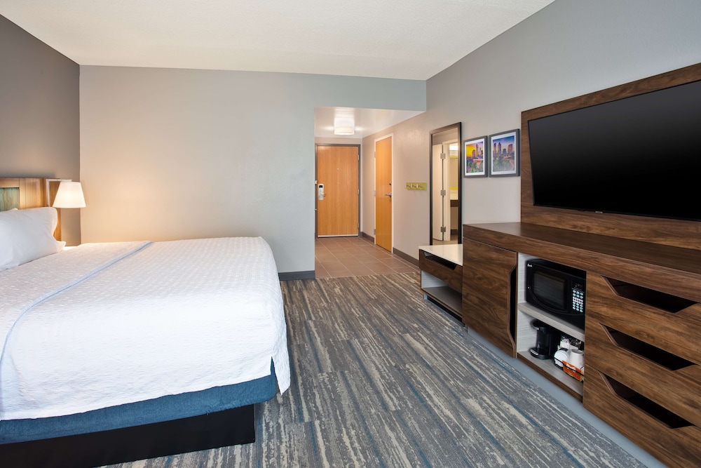 Hampton Inn & Suites Tampa East - photo 8