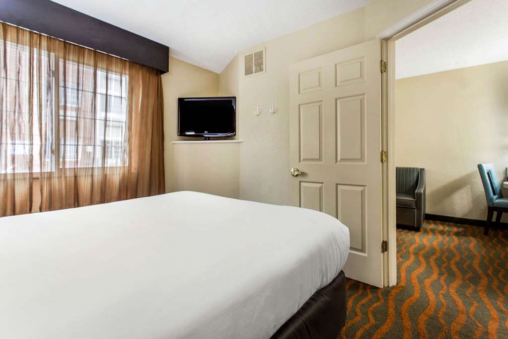 MainStay Suites Greenville Airport - photo 17
