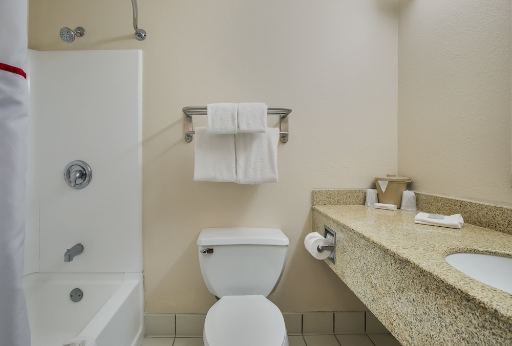 Red Roof Inn & Suites Knoxville East - photo 16