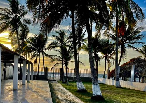 Cabaña #11 frente al mar en Coveñas Tercera Encenada Conjunto con piscina in Covenas, Colombia