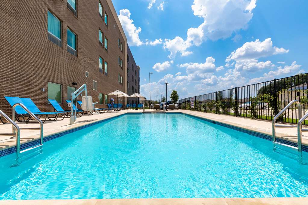 La Quinta Inn & Suites by Wyndham Round Rock near Kalahari - photo 9