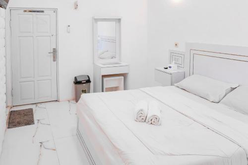 Kaku Maru Kostel Mitra RedDoorz in Tegal, Indonesia