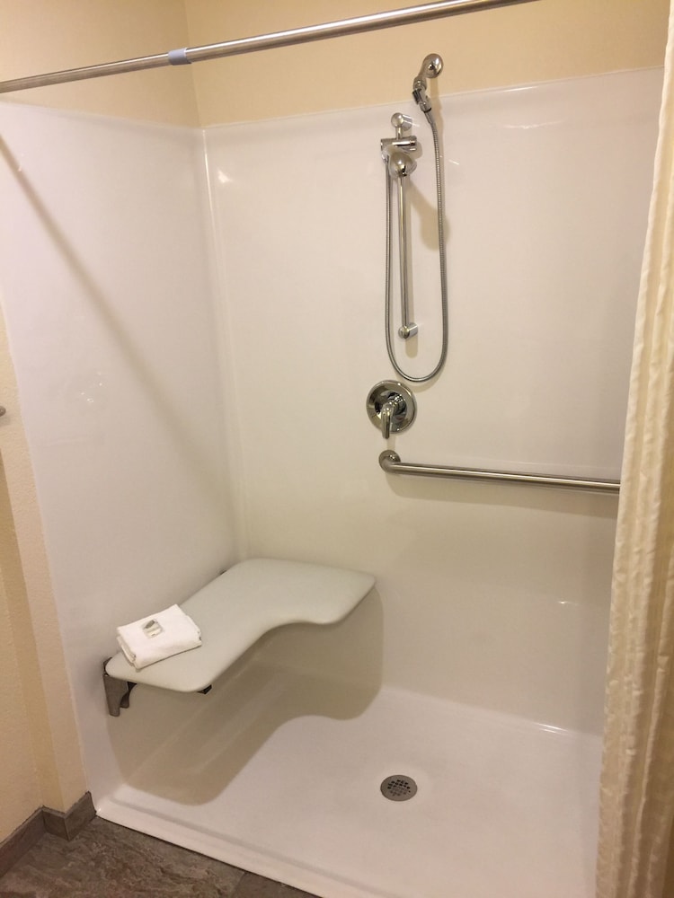 Cobblestone Inn & Suites Lamoni - photo 29