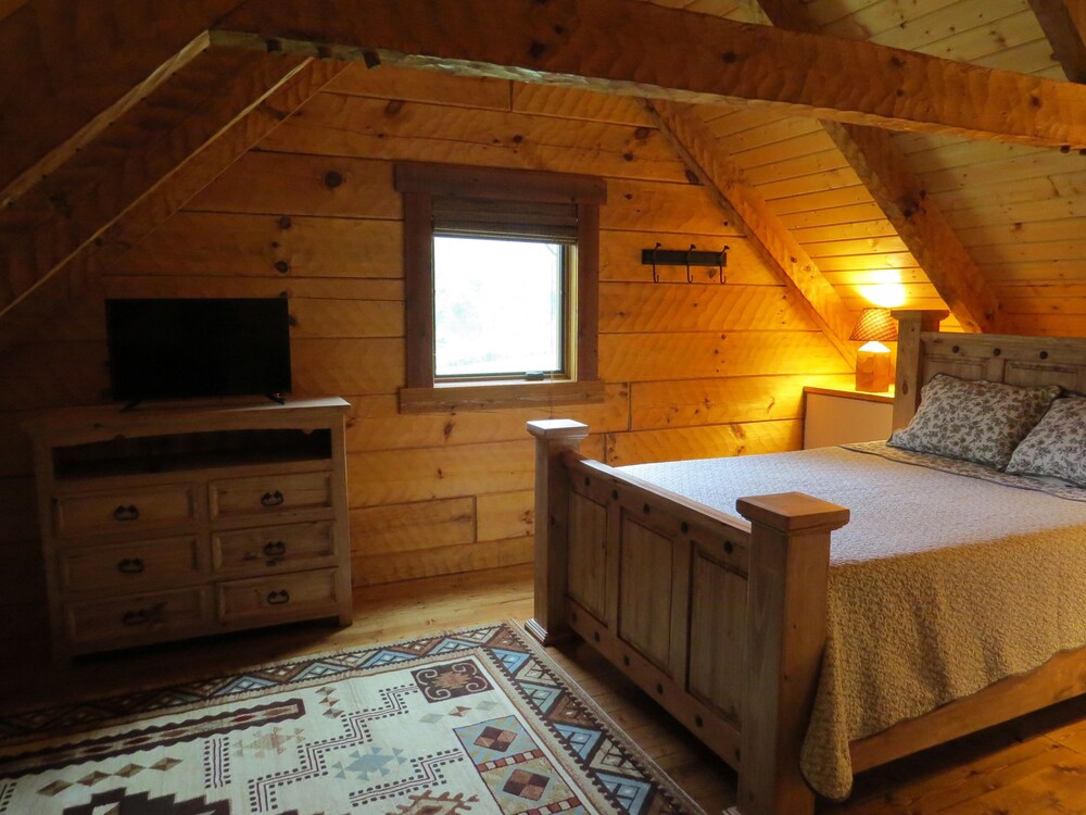 Southern Comfort Lakeside Cabin Resort - photo 2