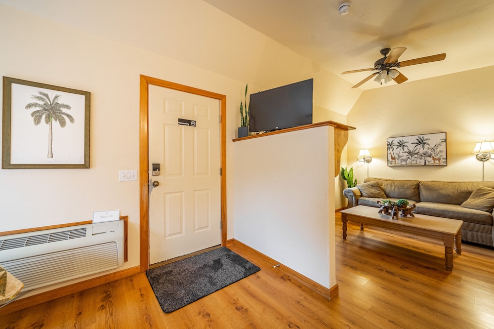 The Islander Inn - photo 30