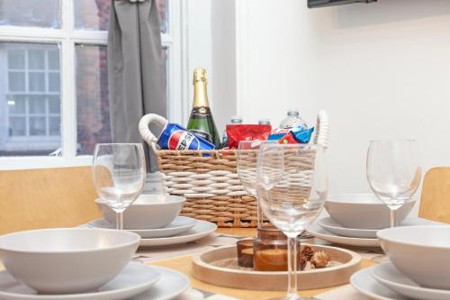 Beautiful 3 Bedroom Flat In Scott Ellis Gardens — 4-Star Luxury Hotel in London, United Kingdom