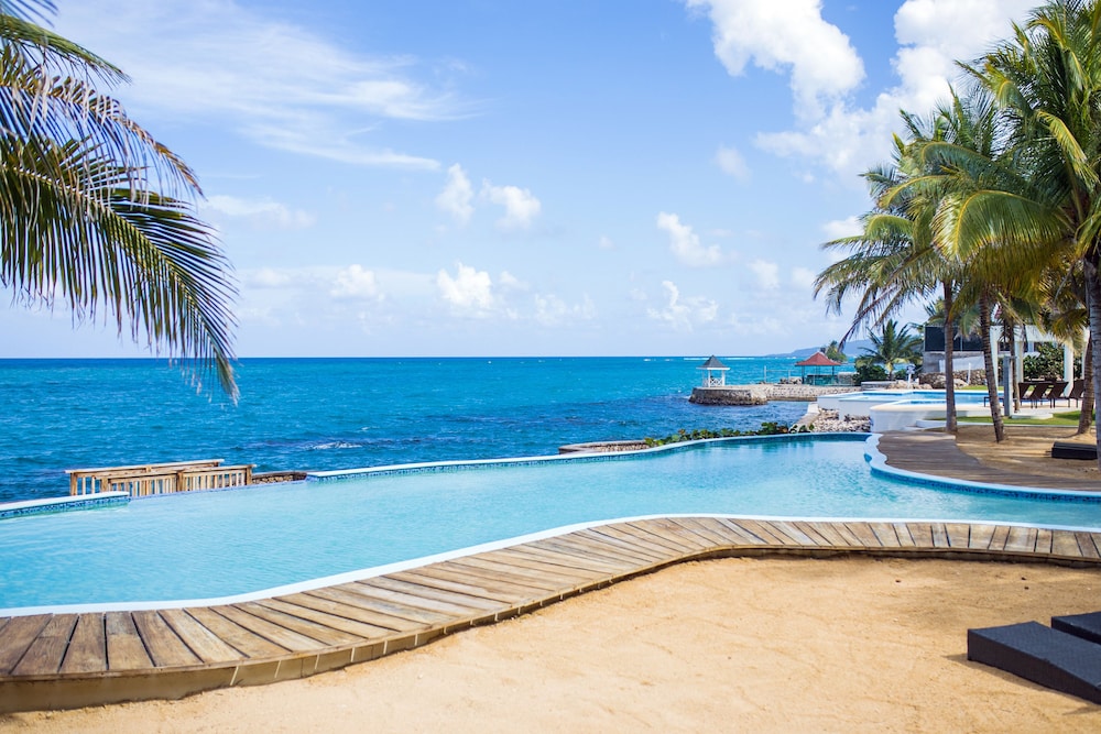 Ocho Rios Penthouse at Whispering Seas — 4-Star Luxury Hotel in Ocho Rios, Jamaica