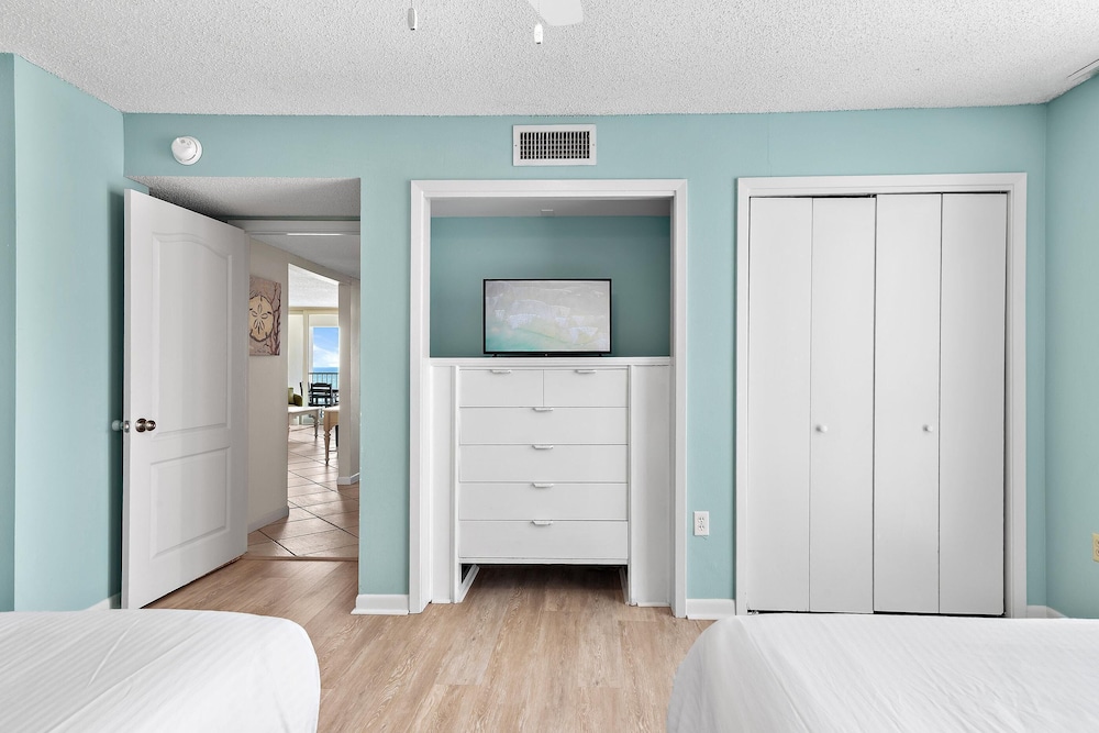 Shoreline Towers 1085 - photo 18
