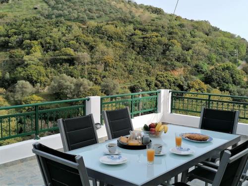 Villa Araxovoli — 4-Star Luxury Hotel in Palaiochora, Greece