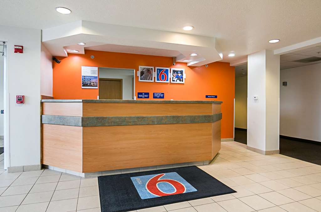 Motel 6 Sycamore IL — 4-Star Luxury Hotel in Sycamore, United States