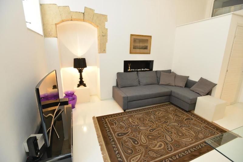 IzzHome Light — 4-Star Luxury Hotel in Cagliari, Italy