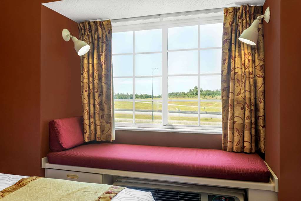 Microtel Inn & Suites by Wyndham Tuscaloosa East - photo 12