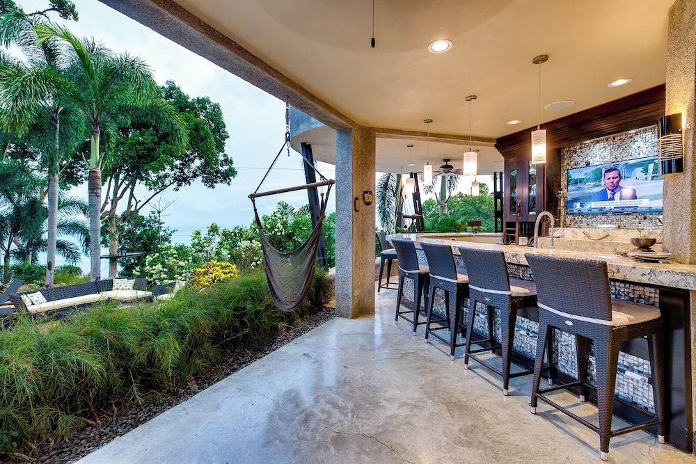 Punta Gabriela - carbon neutral hotel in Unknown City