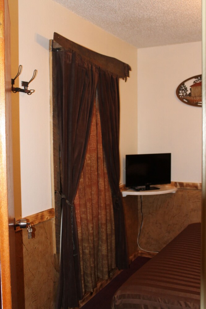 Black Bear Motel - photo 25