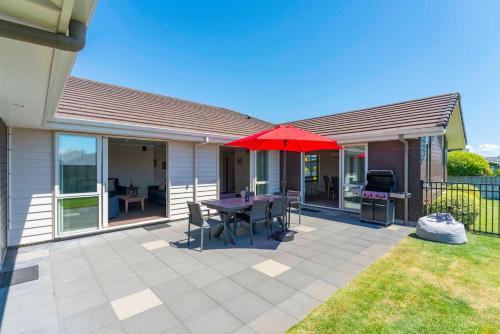 Delight in the Dell 2 mins to lake in Taupo, New Zealand