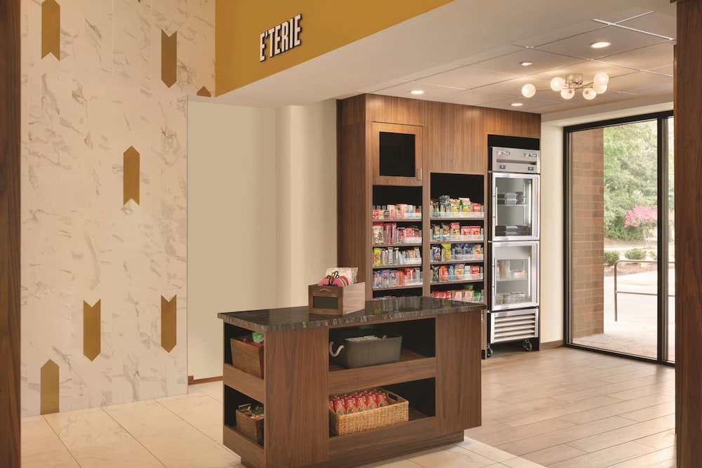 Embassy Suites by Hilton Richmond - photo 3