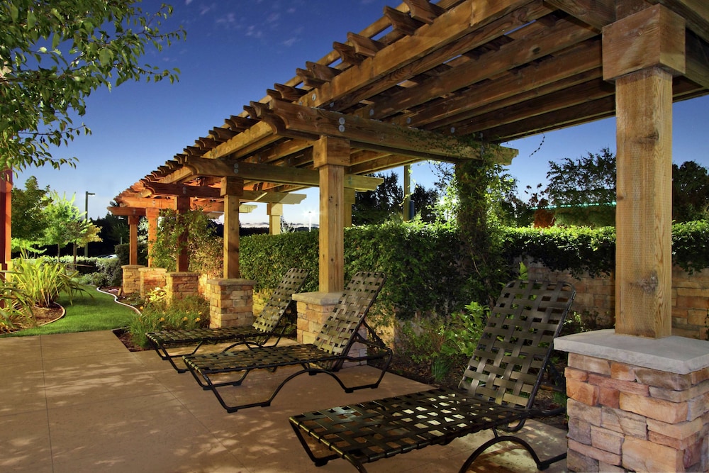 Hilton Garden Inn Sonoma County Airport - photo 36