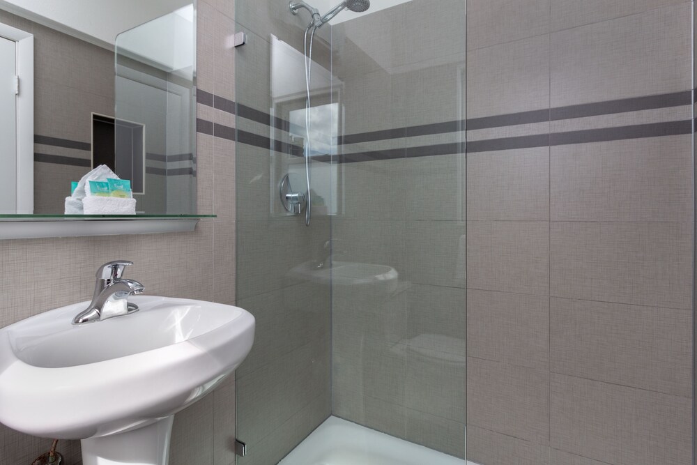 Tropics Hotel and Hostels - photo 34