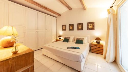 Villa Lu Muntiggiu 12 Emma Villas — 4-Star Luxury Hotel in Arzachena, Italy