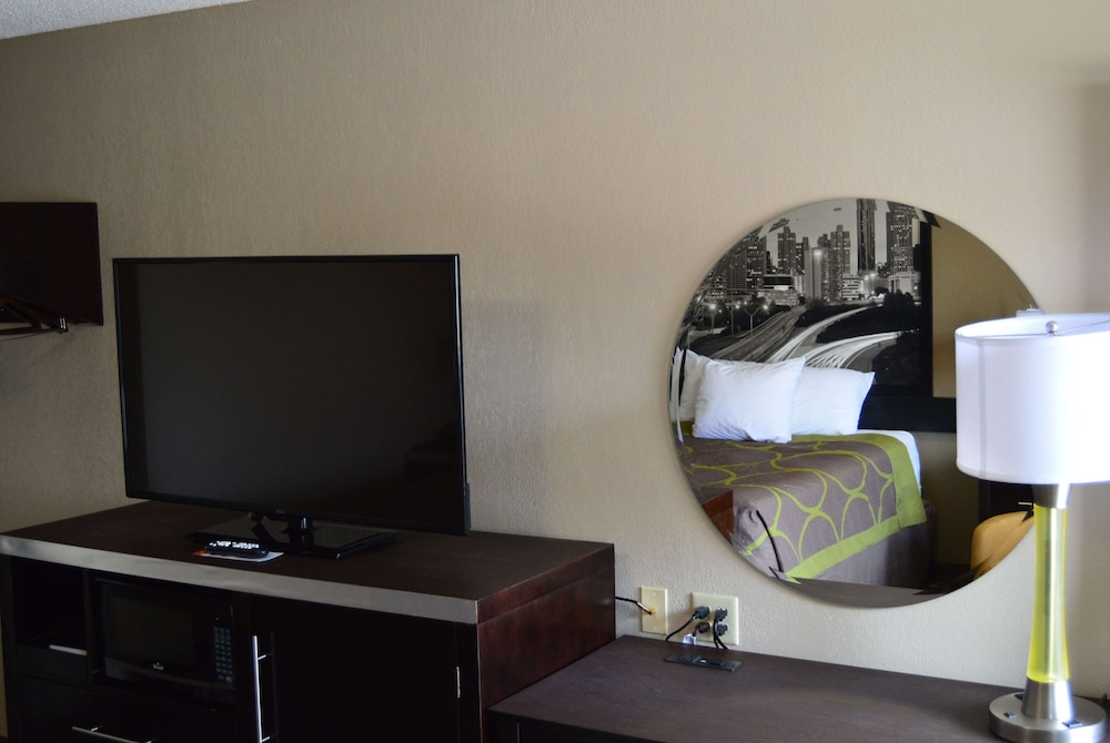 Super 8 by Wyndham Stockbridge - photo 11