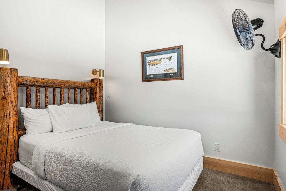 SpringHill Suites by Marriott Island Park Yellowstone - photo 22