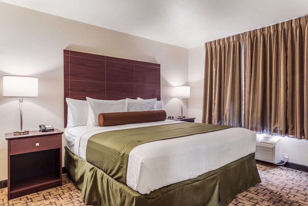 Cobblestone Hotel & Suites Hutchinson - photo 28