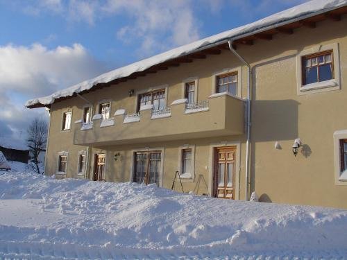 Paulas Bauernhof - carbon neutral hotel in Achslach