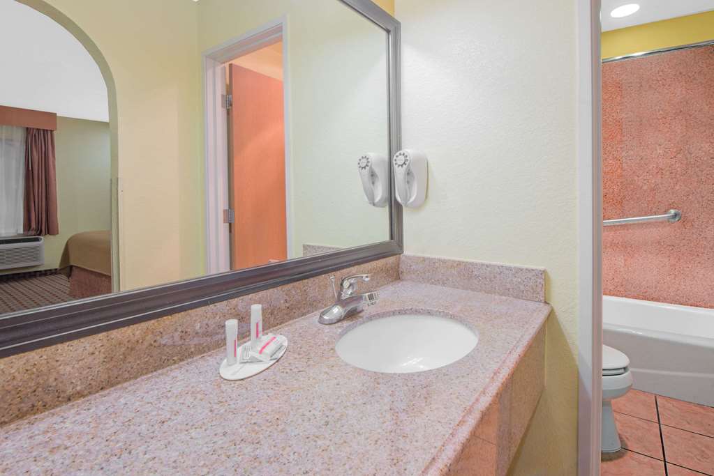 Days Inn by Wyndham Lubbock South - photo 8