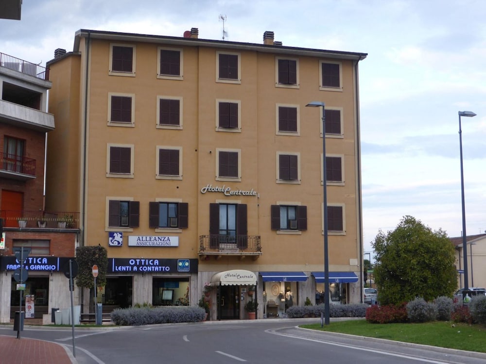 Hotel Centrale - carbon neutral hotel in Chiusi