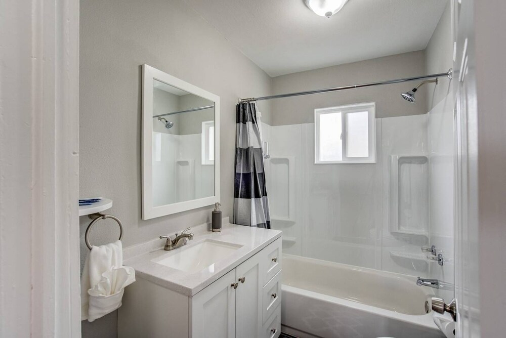 2BR Olympic Training Center Dog friendly - photo 22