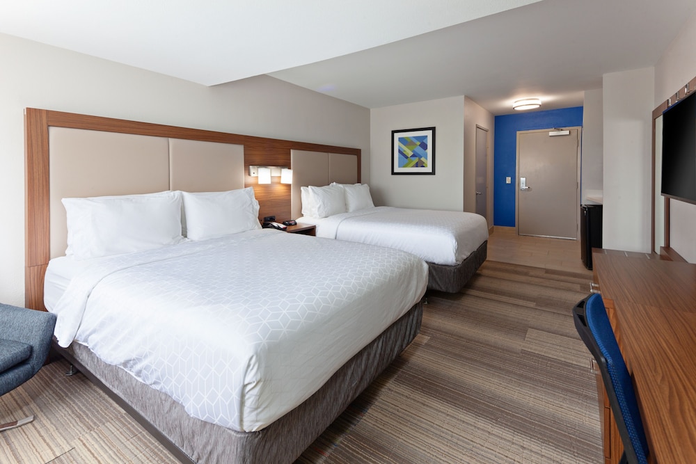Holiday Inn Express & Suites Valencia Santa Clarita by IHG - photo 7