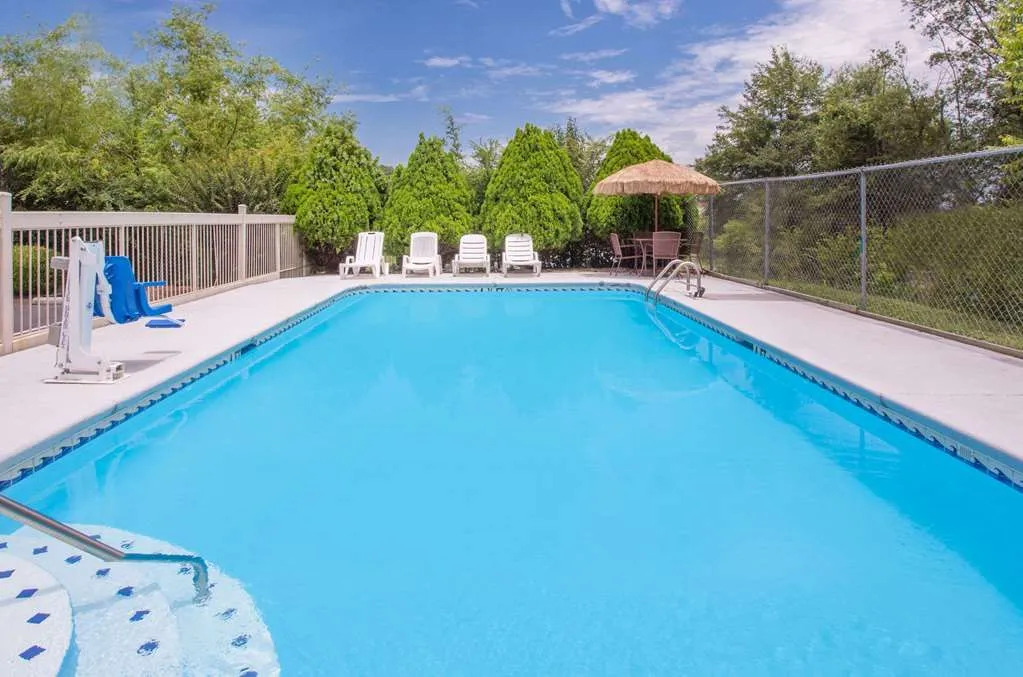 Howard Johnson by Wyndham Aiken - photo 9