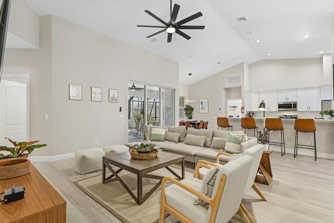 Villa w private heated saltwater pool 4 BR 7 beds — 4-Star Luxury Hotel in Cape Coral, United States