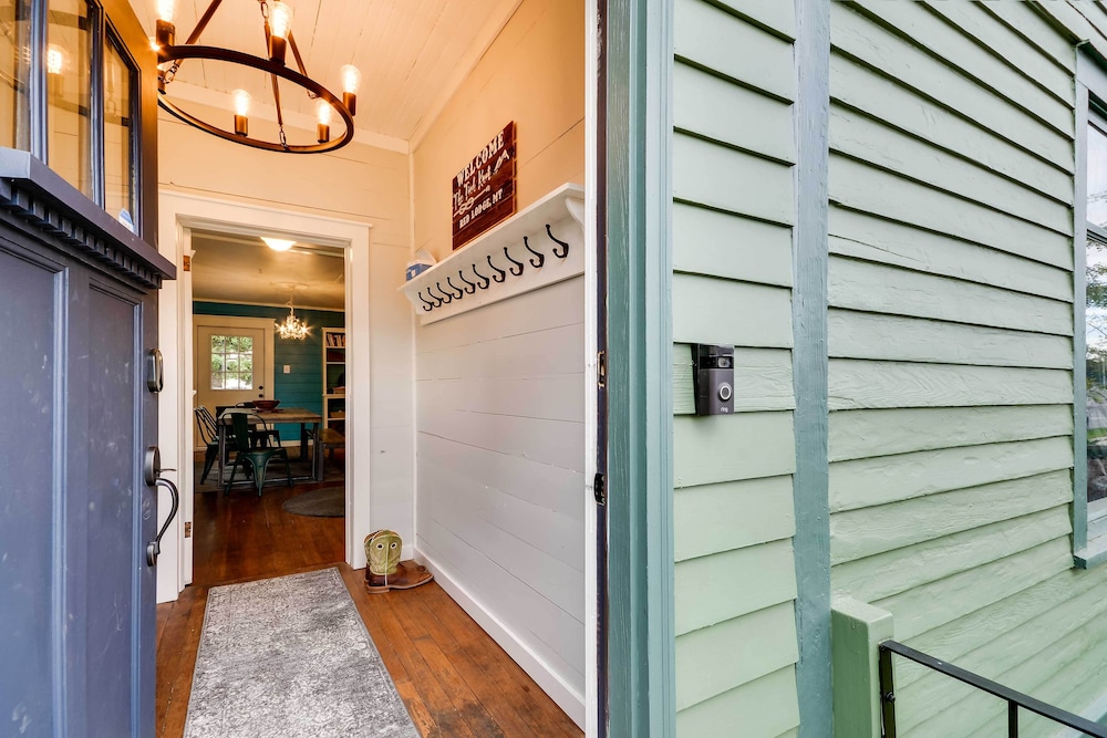 Red Lodge Home on Broadway 15 Min to Ski Resort in Red Lodge, United States