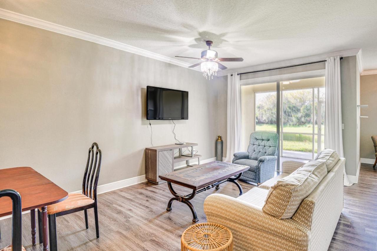 Palm Coast Townhome with Pool Access about 4 Mi to Beach — 4-Star Luxury Hotel in Palm Coast, United States