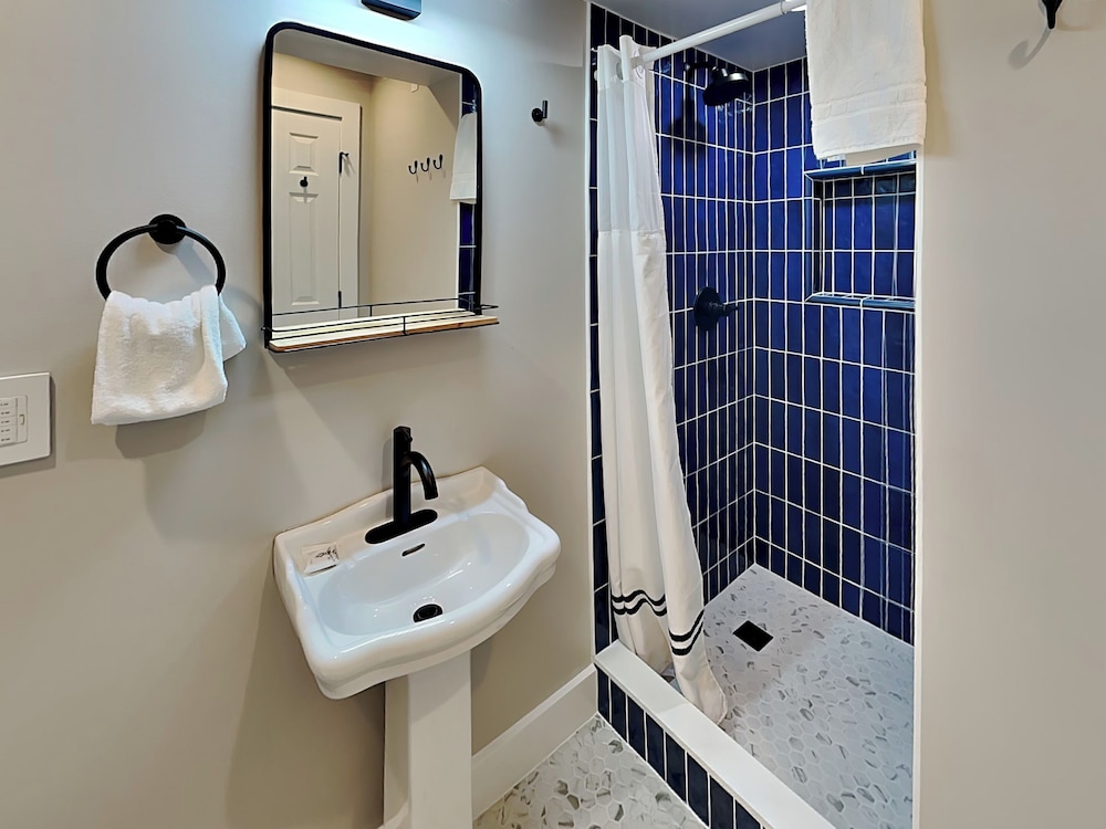 Alpine Cove — 4-Star Luxury Hotel in Swanton, United States