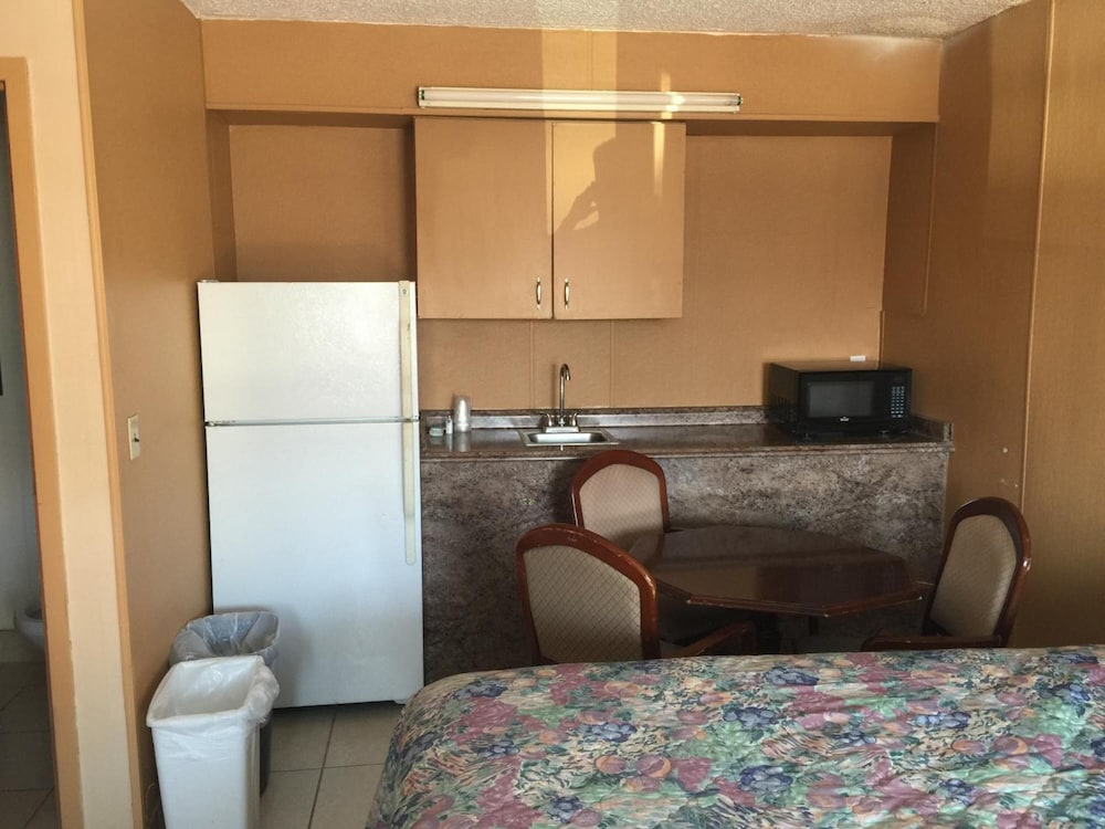 Cloud 9 Inn - photo 17