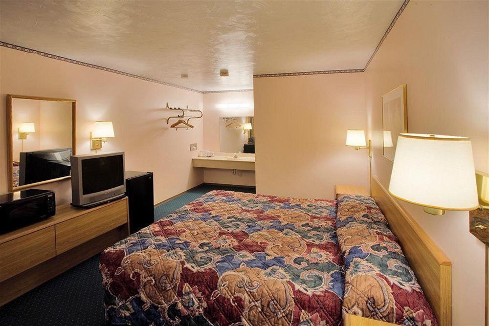 Americas Best Value Inn Murphysboro Carbondale - photo 6