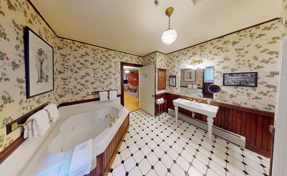 The Red Lion Inn - photo 82
