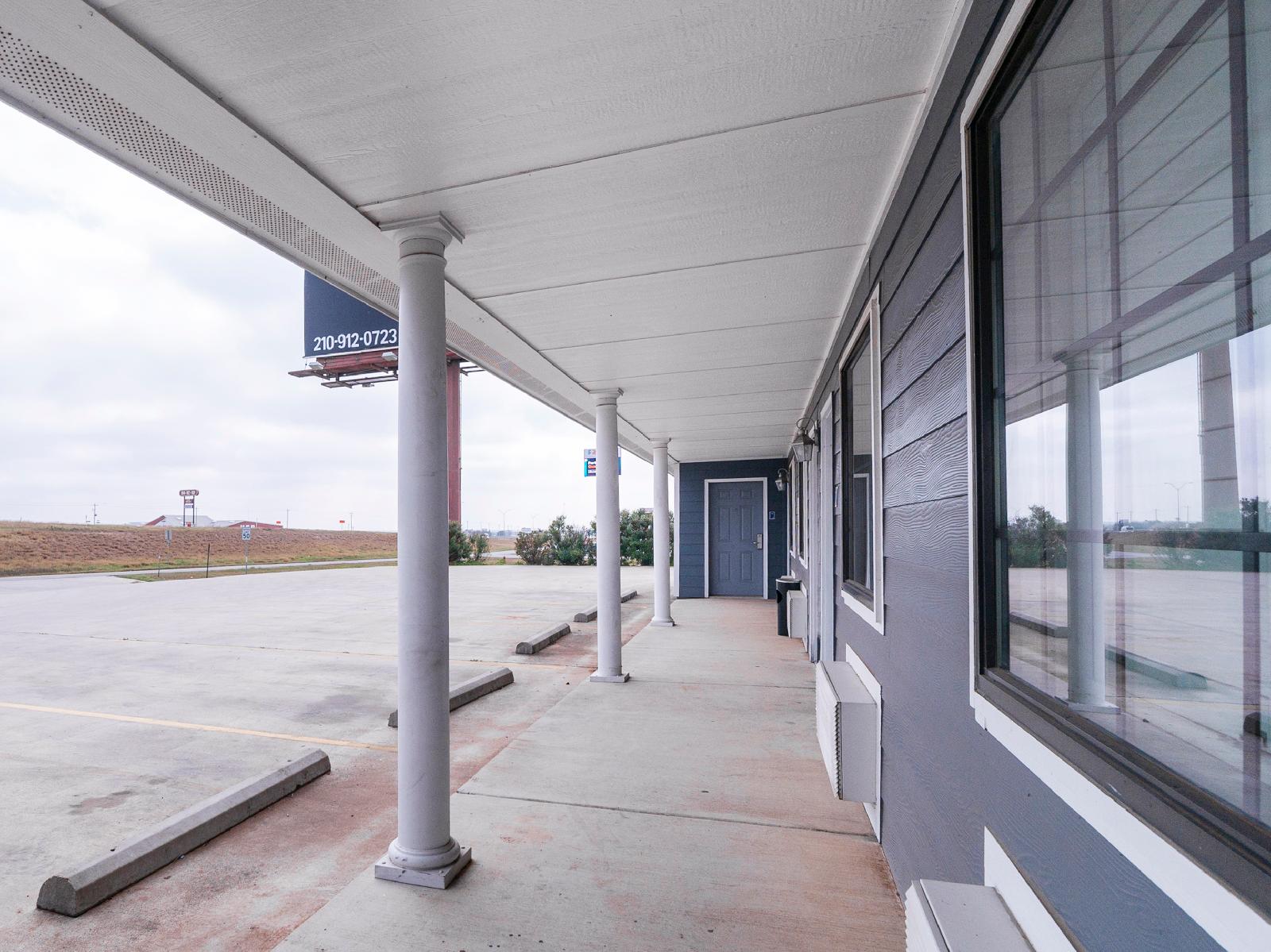 Oyo Hotel Pearsall I 35 West - photo 9