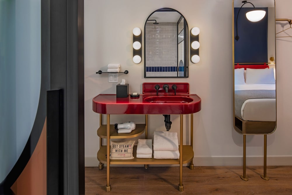 Moxy NYC Lower East Side - photo 8