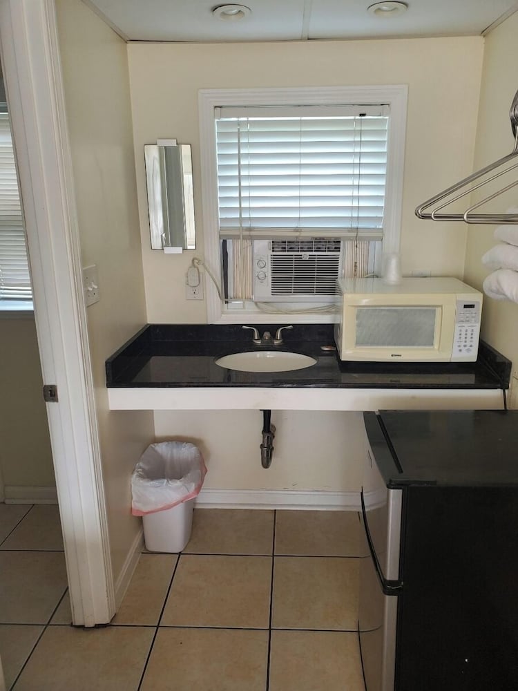 Sea Shell Motel - photo 5