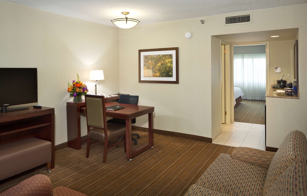 Embassy Suites by Hilton Parsippany - photo 19