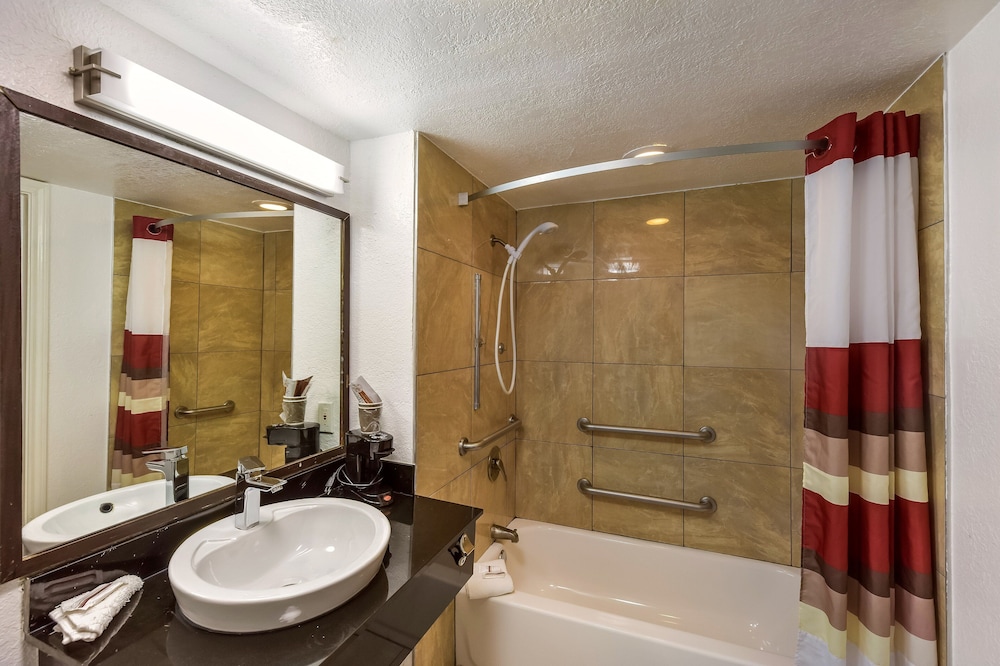 Red Roof Inn Plano - photo 14