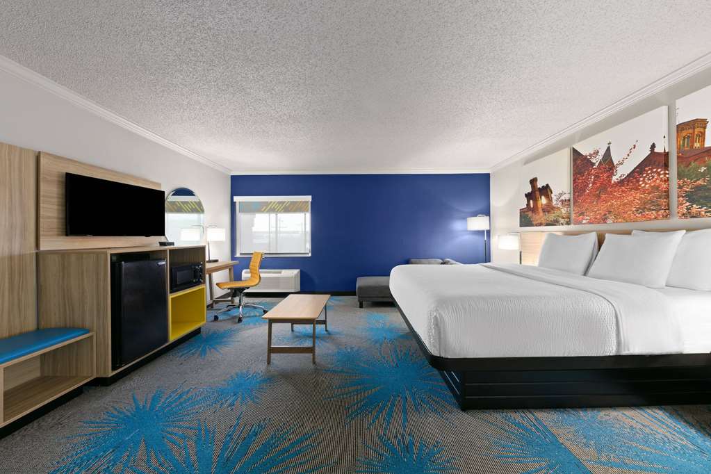 Days Inn by Wyndham Fort Smith - photo 20