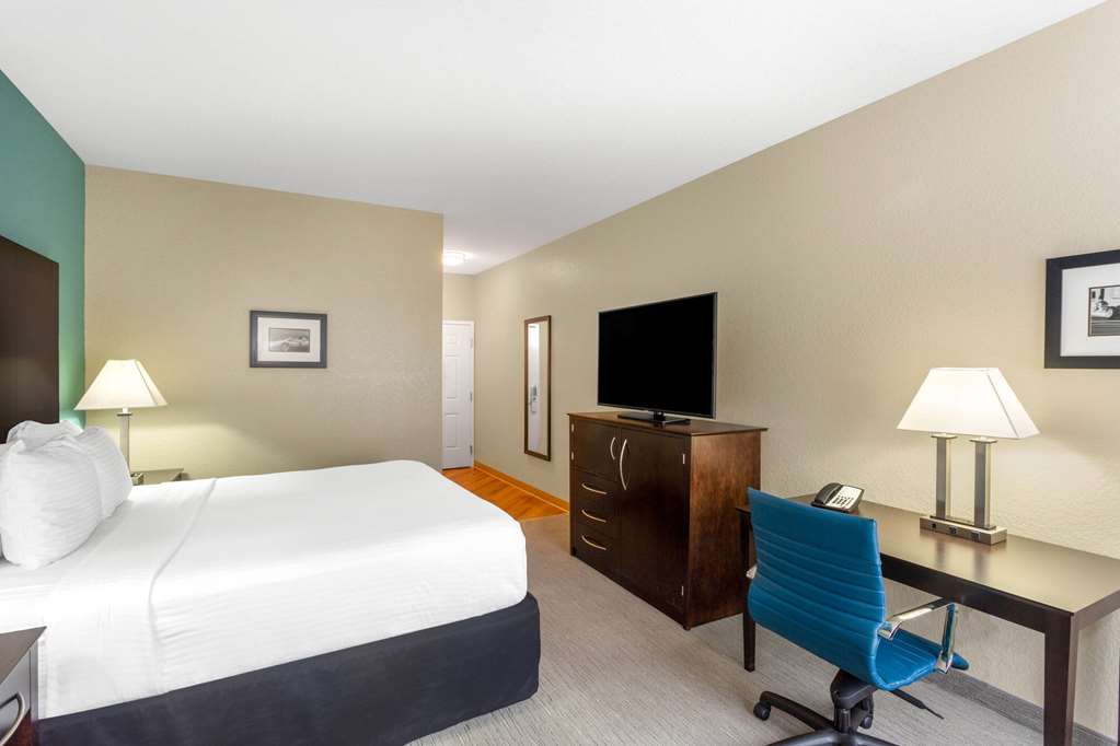 La Quinta Inn & Suites by Wyndham Sebring - photo 19