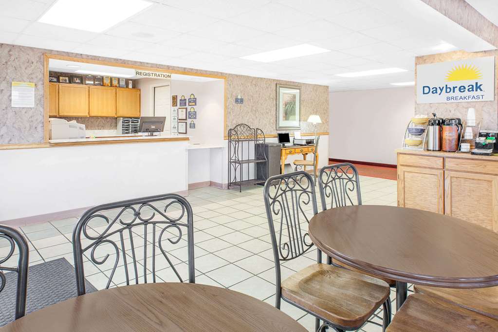 Days Inn by Wyndham Mountain Home - photo 4