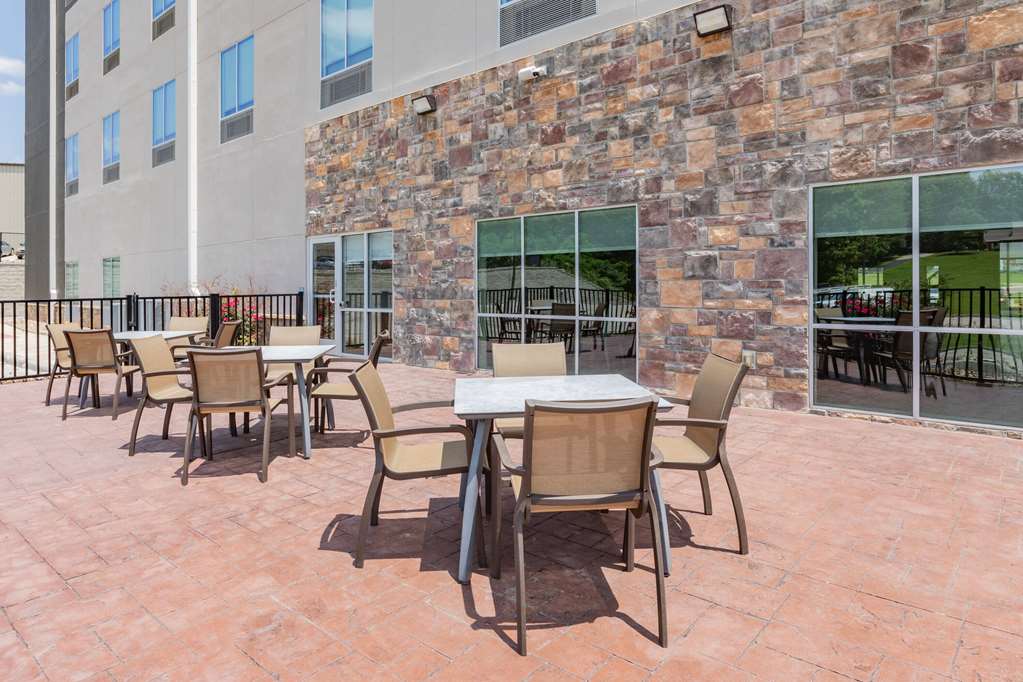 La Quinta Inn & Suites by Wyndham Jackson Cape Girardeau - photo 47